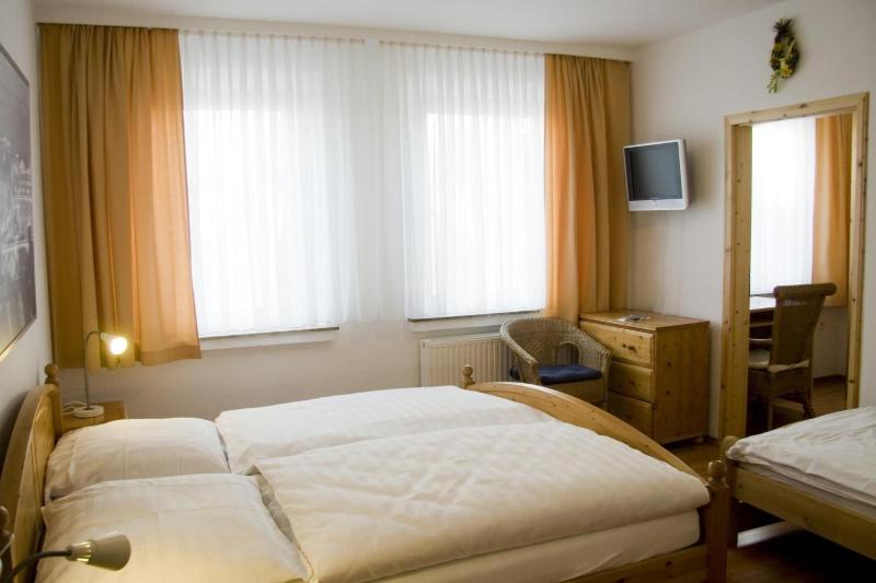 Quadruple Room image 2