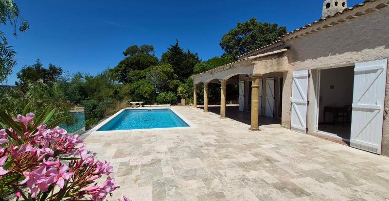 House with pool and garden in Les Issambres - image 16