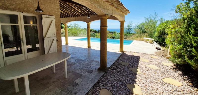 House with pool and garden in Les Issambres - image 2