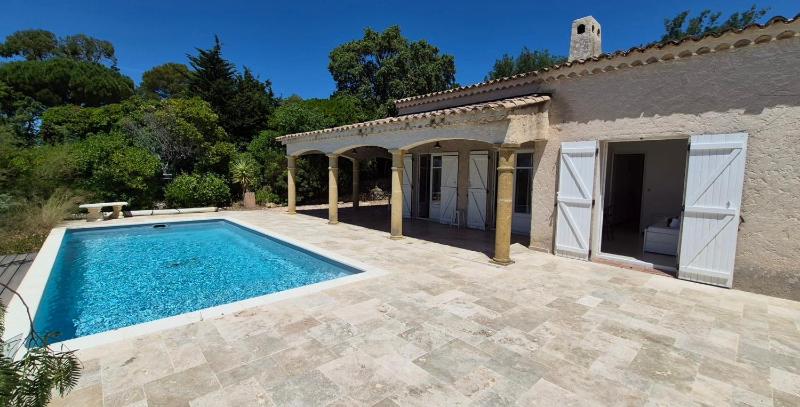 House with pool and garden in Les Issambres - image 10