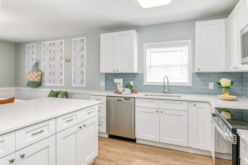 Seascape Family Beach Retreat - image 35
