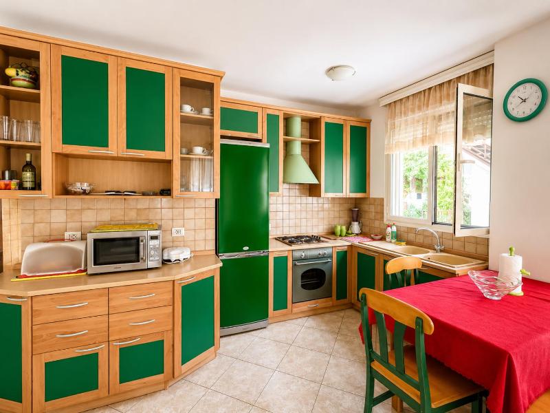 Cozy Apartment in Golem 3 MIN from the beach - image 10