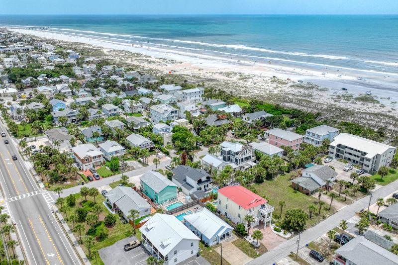 Seascape Family Beach Retreat - image 27