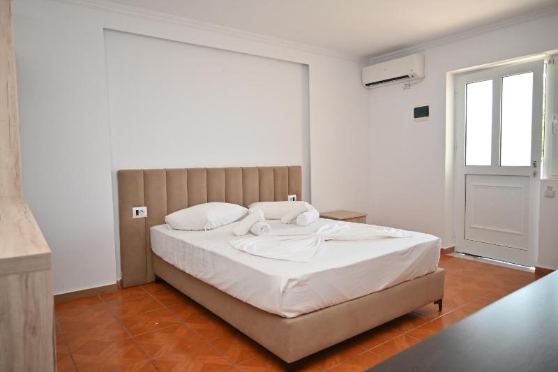 Temple Apartments 1 - image 7
