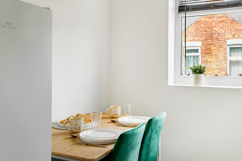 3BR House with free parking near City Centre - sleeps 6 - image 15