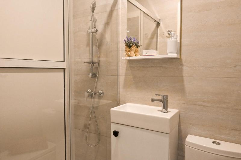 Walk to Balluta & Spinola - modern 2bdr apart - Happy Rentals - image 5