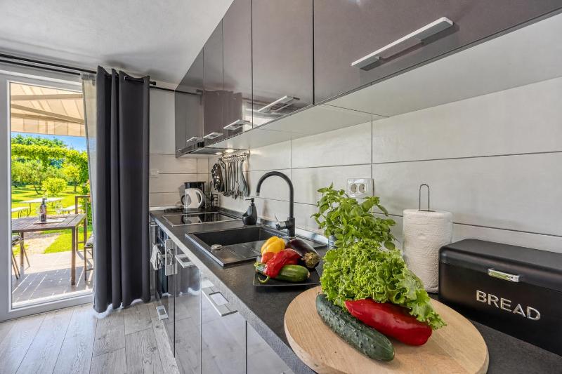 Family Friendly House Kacana - Garden & BBQ - Happy Rentals - image 34