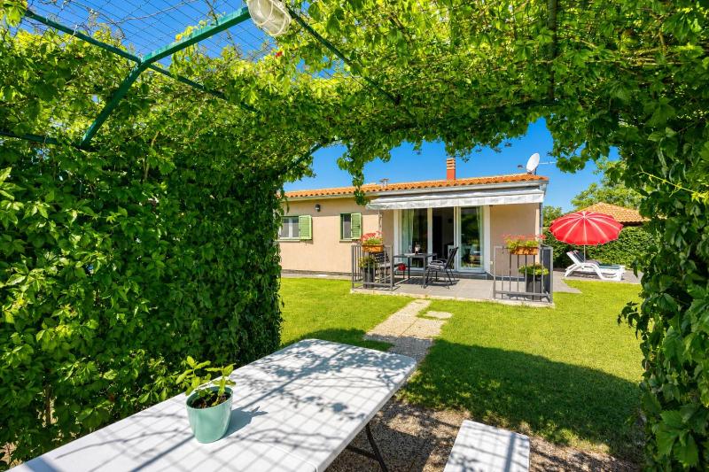 Family Friendly House Kacana - Garden & BBQ - Happy Rentals - image 28
