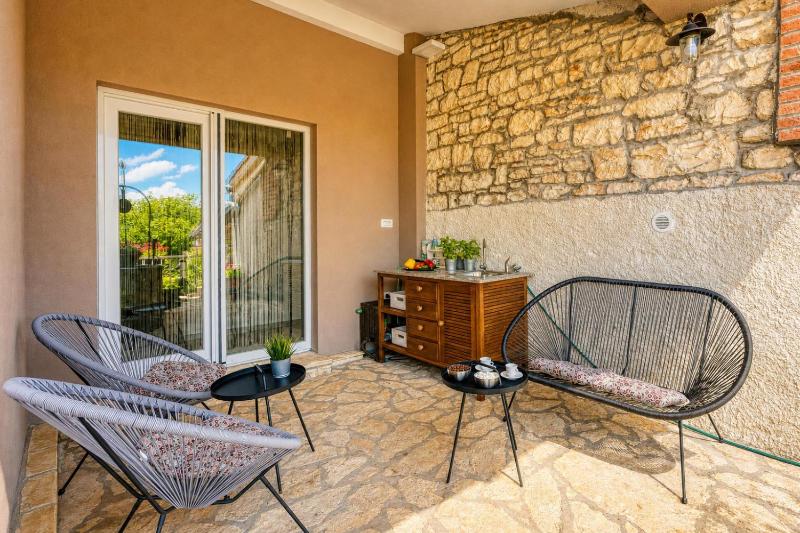 Family Friendly House Kacana - Garden & BBQ - Happy Rentals - image 16
