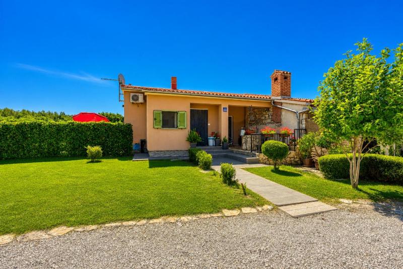 Family Friendly House Kacana - Garden & BBQ - Happy Rentals - image 27
