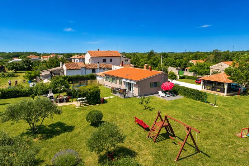 Family Friendly House Kacana - Garden & BBQ - Happy Rentals - image 33