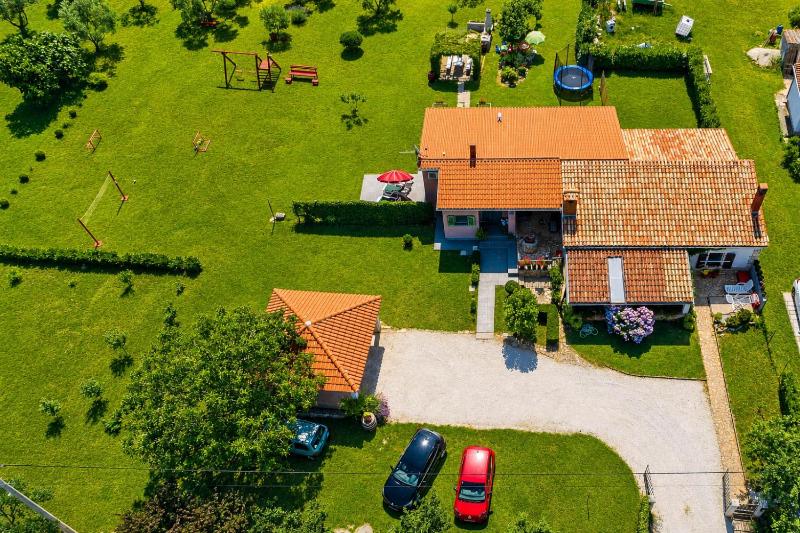 Family Friendly House Kacana - Garden & BBQ - Happy Rentals - image 24