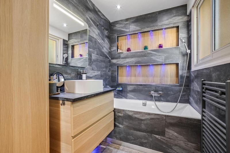 225 Le Club C - image 9