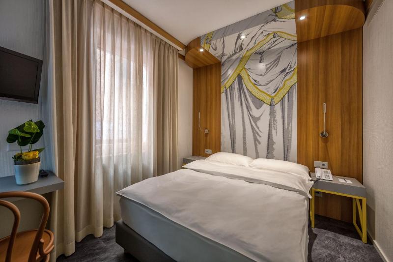 Budget Single Room with Courtyard View image 1