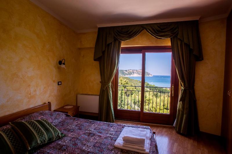 Standard Double or Twin Room image 4