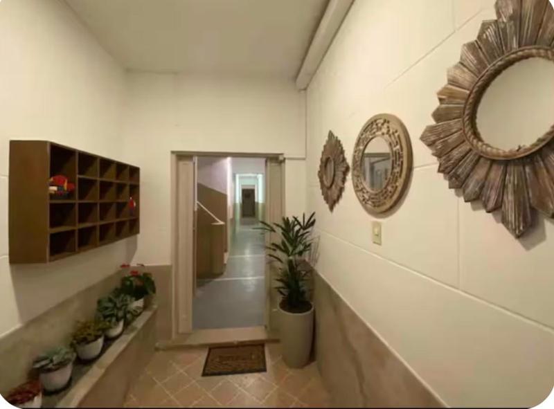 Turquoise 2 bedroom garage great location - image 3