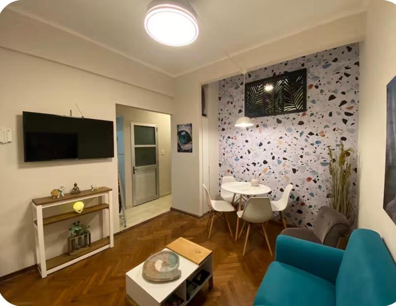 Turquoise 2 bedroom garage great location - image 8