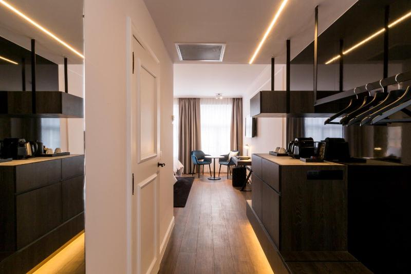 Junior Suite with Garden View image 4