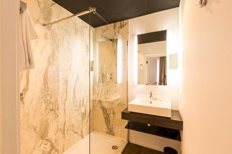 Standard Double Room with City View image 2