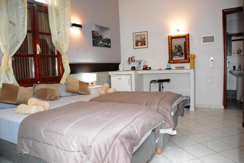 Enetiko Rooms - image 12