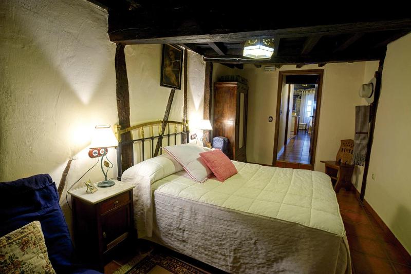 One-Bedroom Apartment (2-4 Adults)  image 1