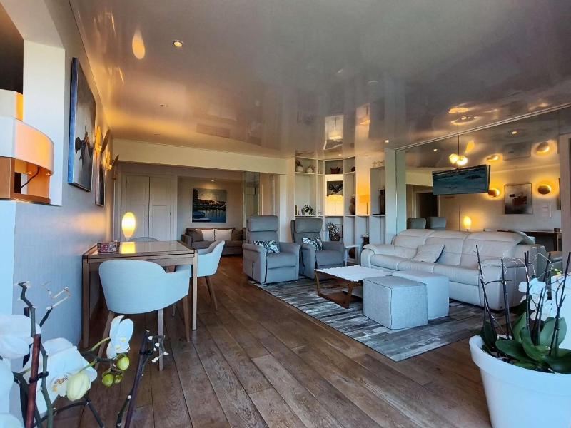 Toit-terrasse d'exception avec vue mer à deux pas à pied de St Tropez - image 26