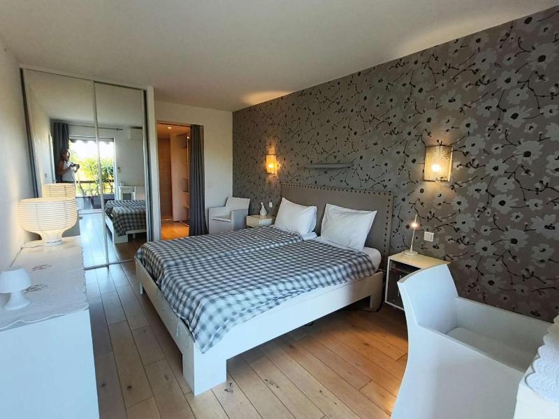 Toit-terrasse d'exception avec vue mer à deux pas à pied de St Tropez - image 21