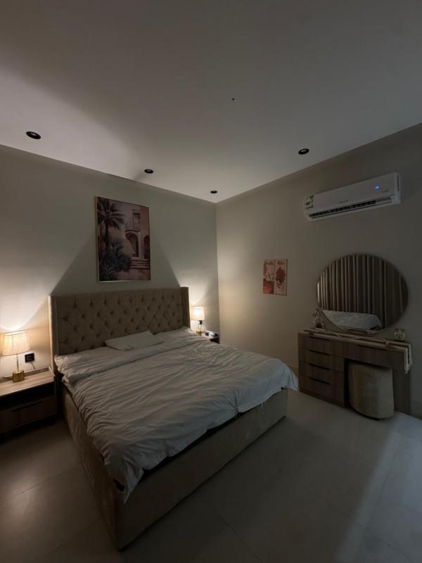 Stylish & Cozy 1BR with Free Parking - image 8