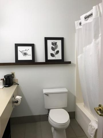 King Room - Non-Smoking image 4