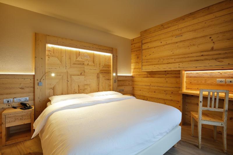Small Double Room image 3