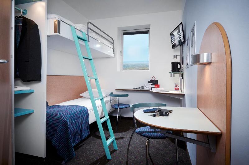 Economy Room with Bunk Beds image 4
