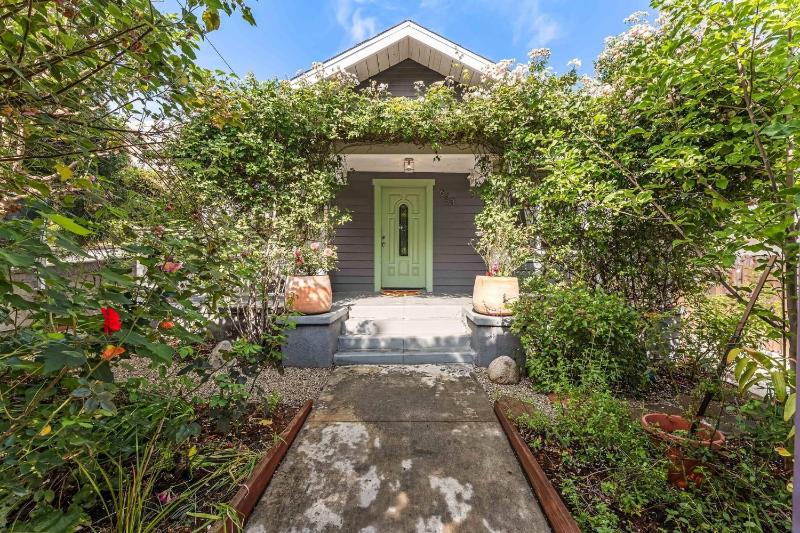 Silver Lake Cottage in the Garden Hideaway - image 16