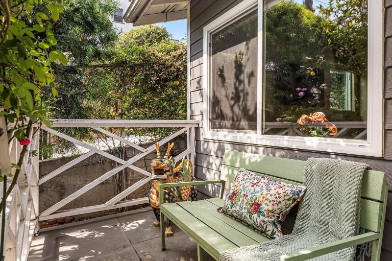 Silver Lake Cottage in the Garden Hideaway - image 9