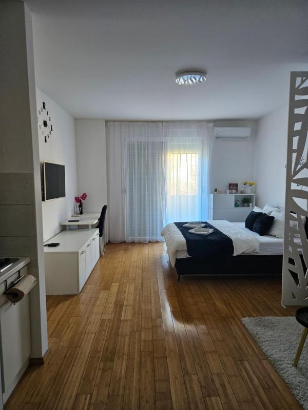 City Stay apartman sa balkonom - image 9