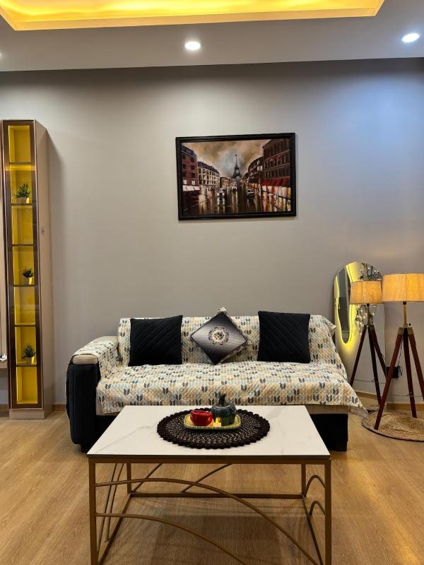 Cozy Luxury Studio Couple getaway & staycation City Views - image 5