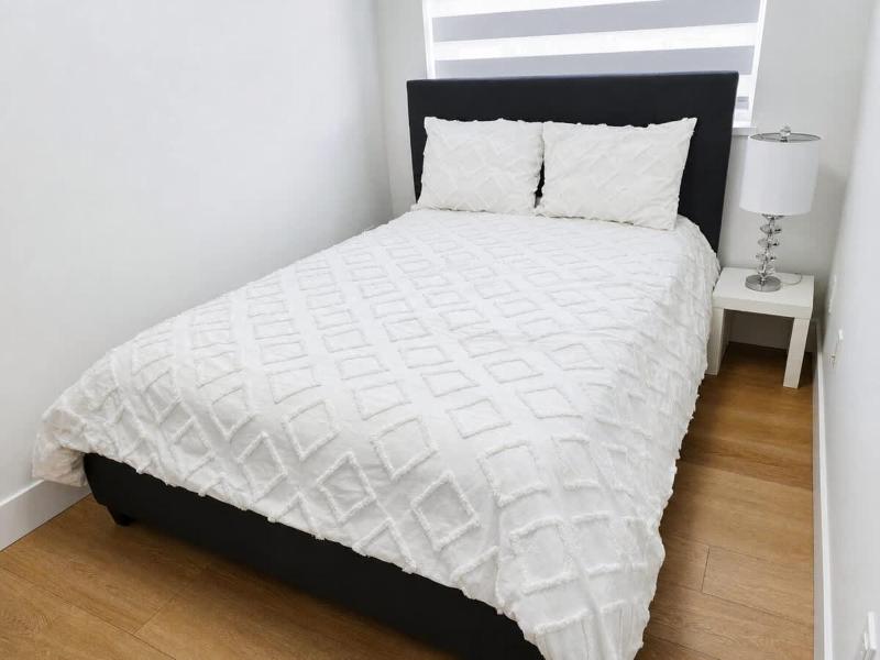 Modern 2BD-2BA Sofa Bed Townhouse Near Airport - image 14