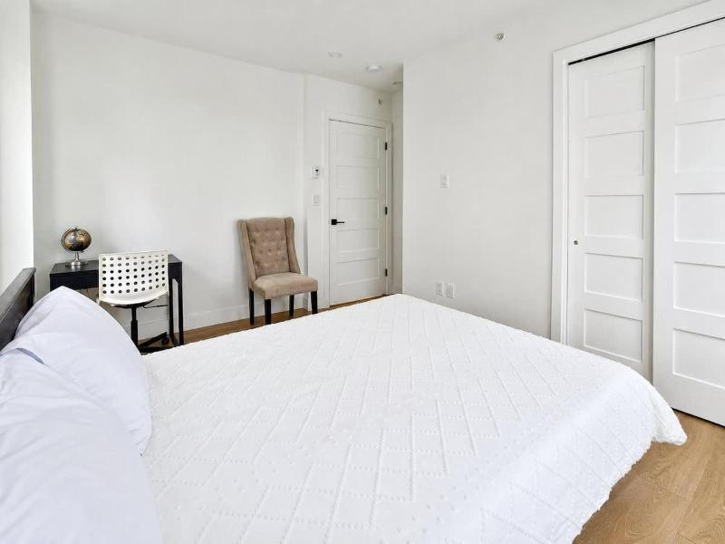 Modern 2BD-2BA Sofa Bed Townhouse Near Airport - image 15