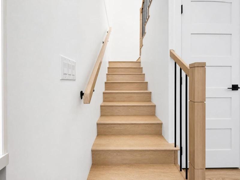 Modern 2BD-2BA Sofa Bed Townhouse Near Airport - image 3