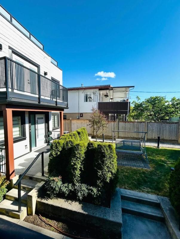 Modern 2BD-2BA Sofa Bed Townhouse Near Airport - image 12
