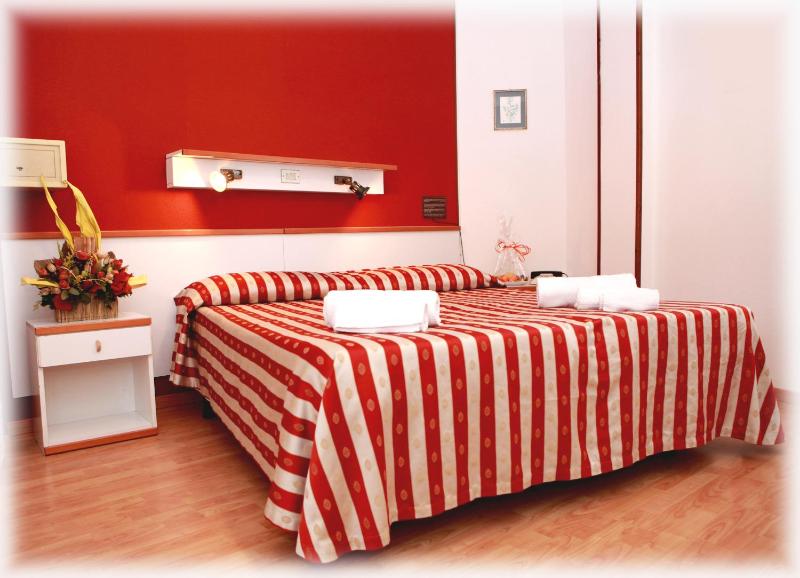 Double Room image 3