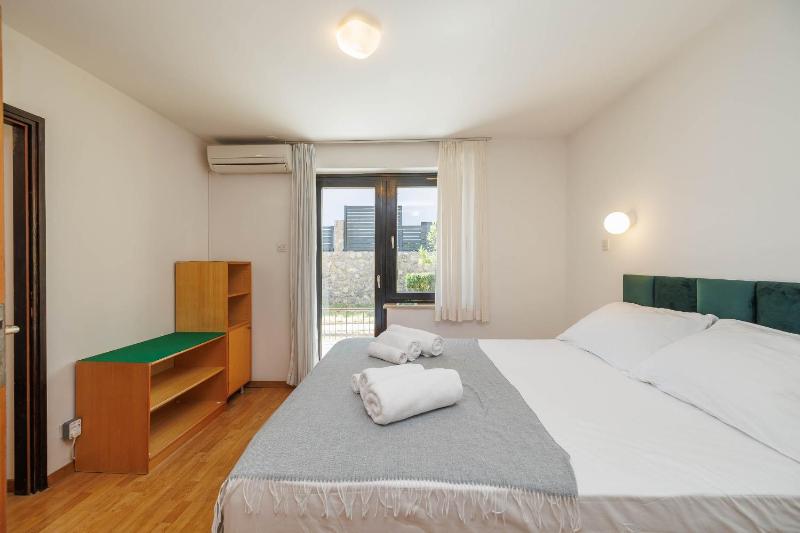 Apartments with parking space nska Krk - 27654 - image 15