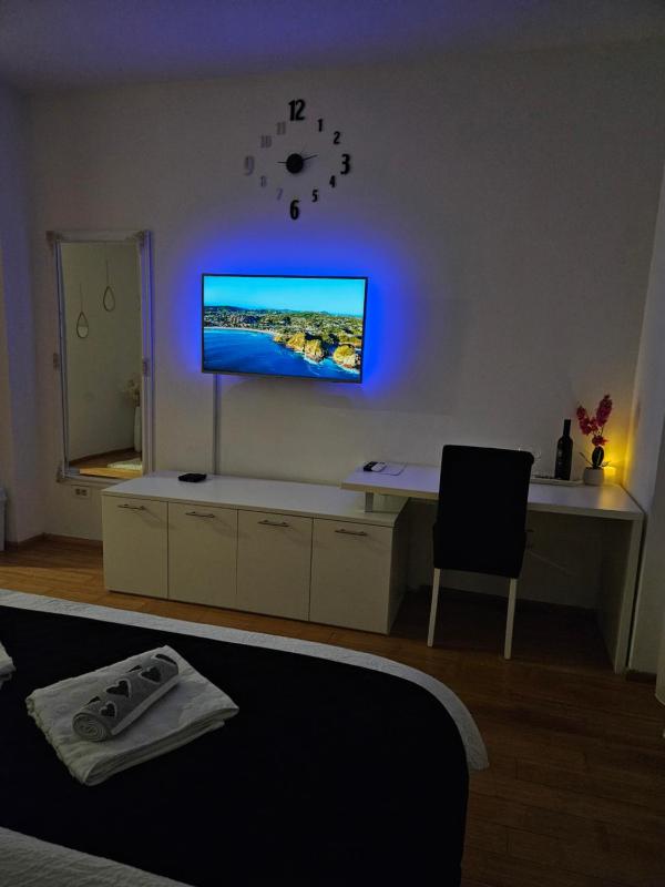 City Stay apartman sa balkonom - image 8