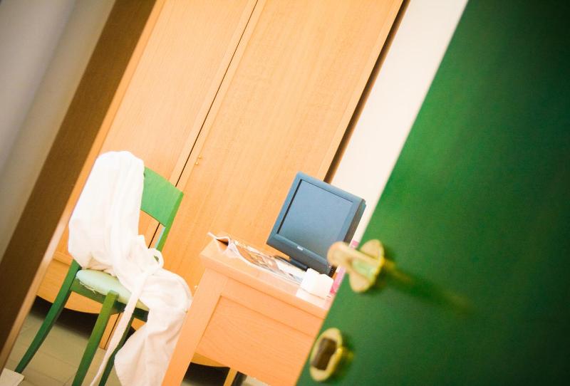 Standard Single Room image 2