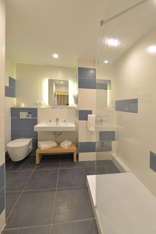 Double Room image 3