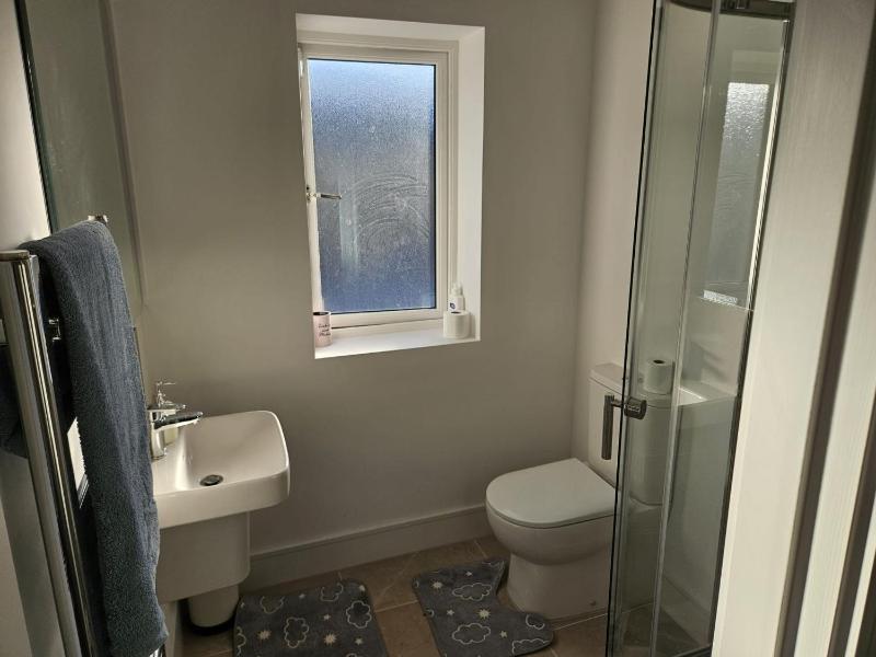 Ensuite room to lett - image 6