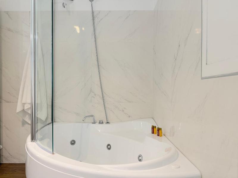 Ugo Jacuzzi Apartment - image 9