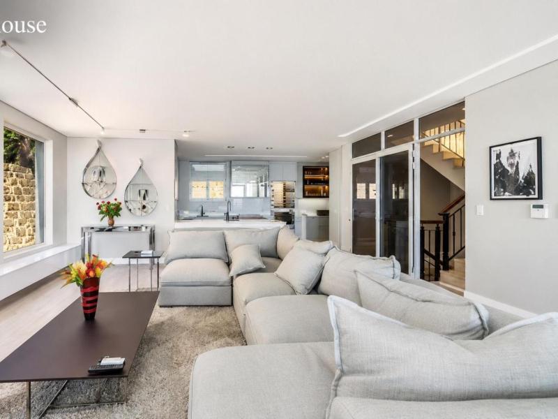13 On Medburn Penthouse Luxury Suites - image 7