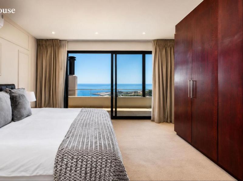 13 On Medburn Penthouse Luxury Suites - image 4