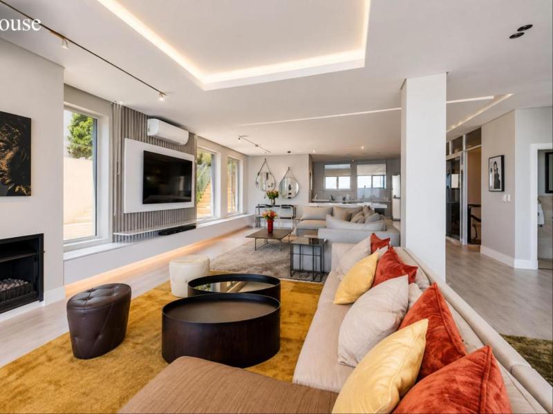 13 On Medburn Penthouse Luxury Suites - image 8