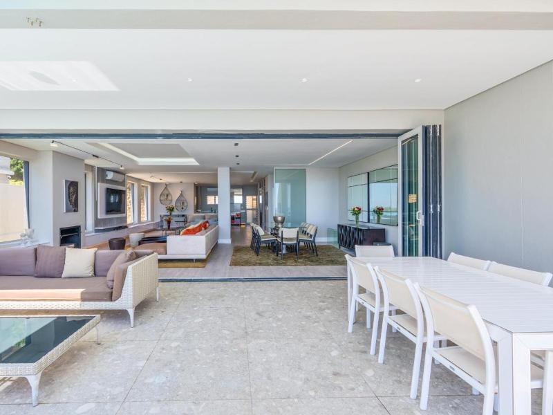 13 On Medburn Penthouse Luxury Suites - image 3